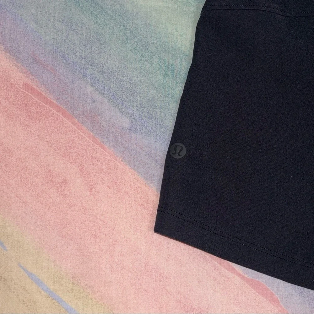 Lululemon On The Fly Short *Woven *2.5